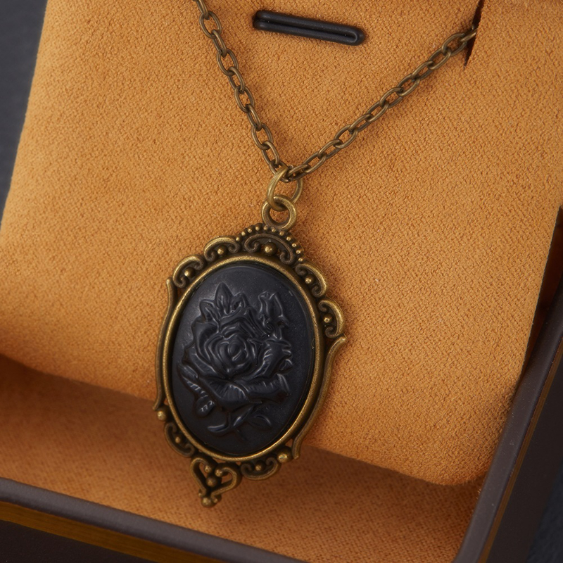 Retro and Trendy Oval Pendant  - Y2K Ethnic Fashion 리뷰 및 가격